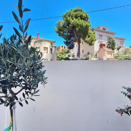 Caleta Апартаменти